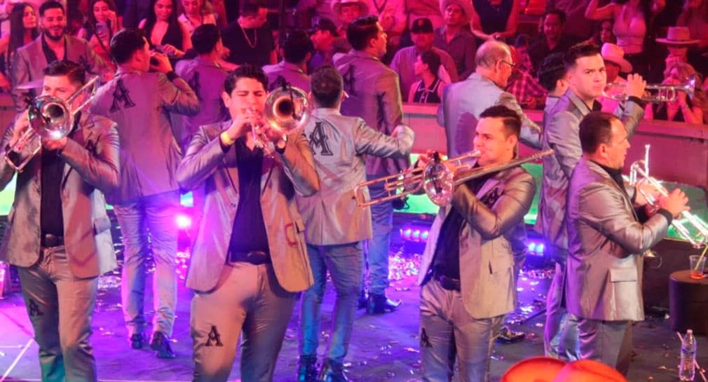 Llena con alegría y música La Arrolladora Banda El Limón Palenque de la ExpoGan en Hermosillo