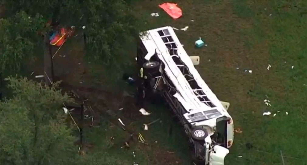 Mueren 8 personas y más de 40 resultan lesionadas tras accidente de autobús en Florida; SRE confirma presencia de mexicanos