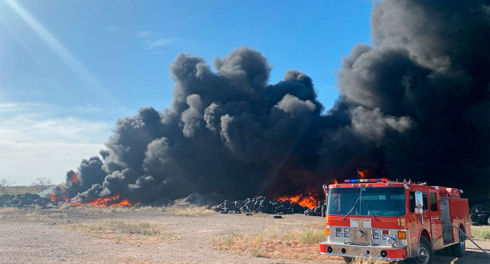 Se incendia depósito de llantas usadas en Caborca, detienen a 2 menores