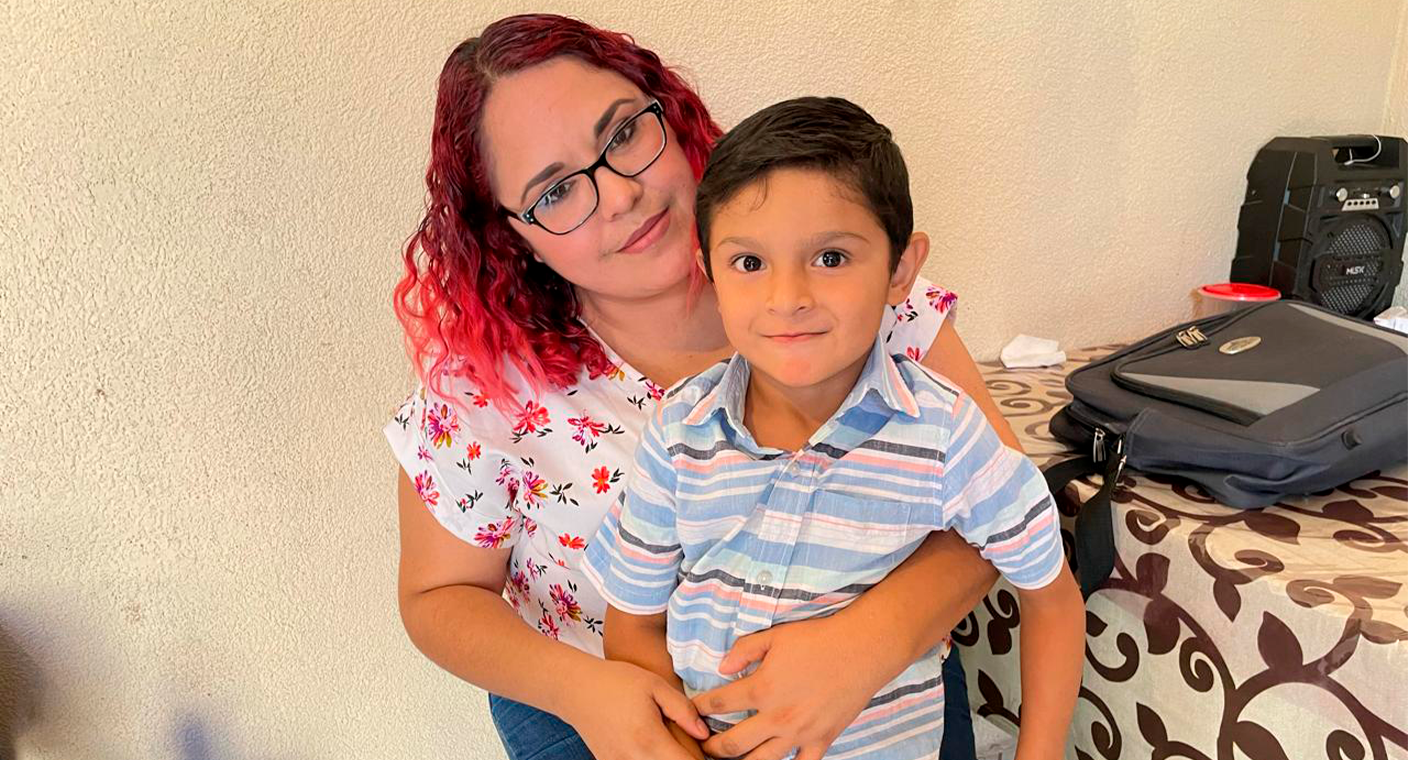 Madre solicita apoyo para atender problema en articulaciones de su hijo Maximiliano en Hermosillo