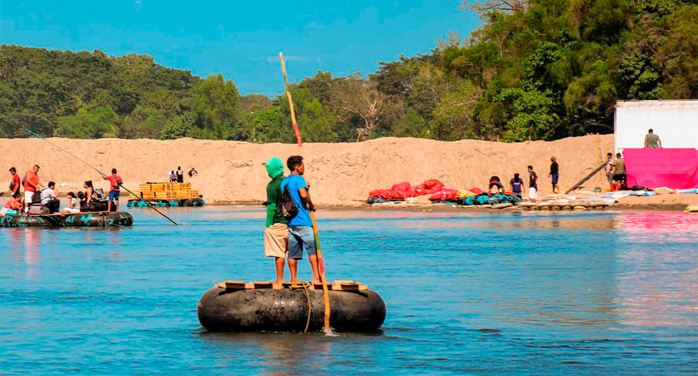 Alcalde de Nueva York dice que migrantes son buenos nadadores y propone contratarlos como salvavidas