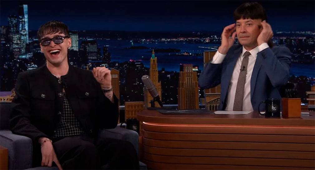 Peso Pluma revela que su icónico corte de cabello llegó por error, en show de Jimmy Fallon
