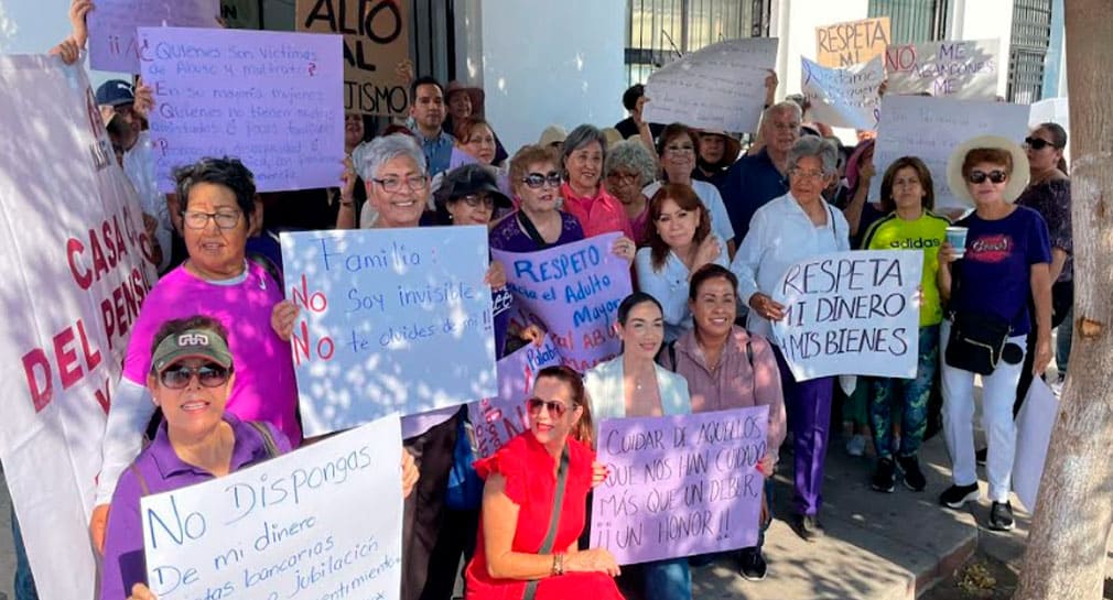 Marchan adultos mayores en Hermosillo para exigir respeto y alto a la violencia que sufren