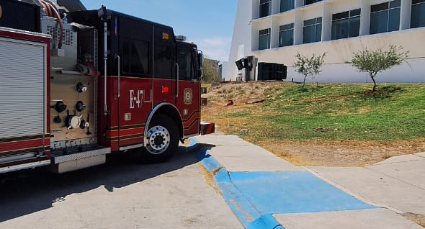 Evacuan a alumnos de Universidad de Durango Santantander por incendio al norte de Hermosillo