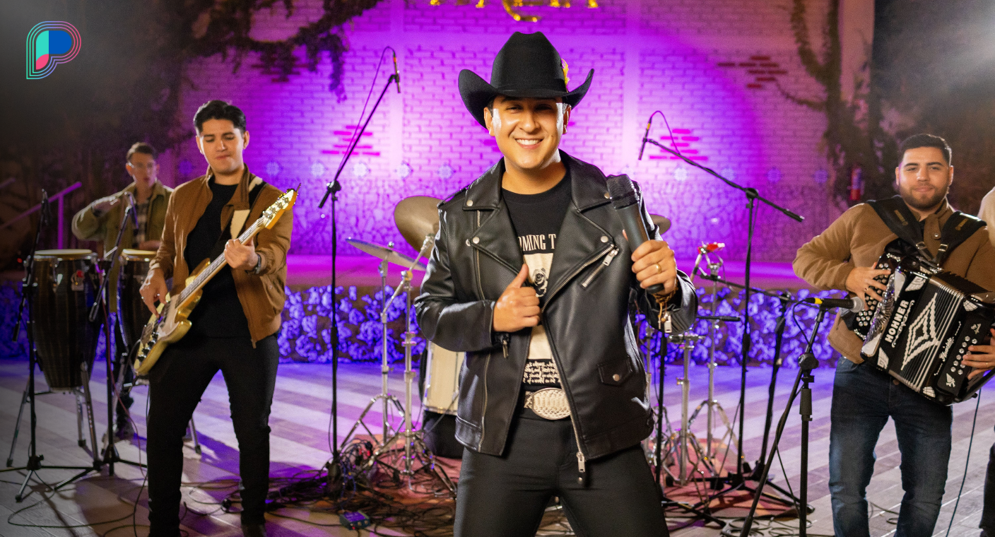 Inspirado en música regional mexicana, Ángel Rosas empezó a cantar a los 7 años y ahora es cantautor y maestro en Hermosillo