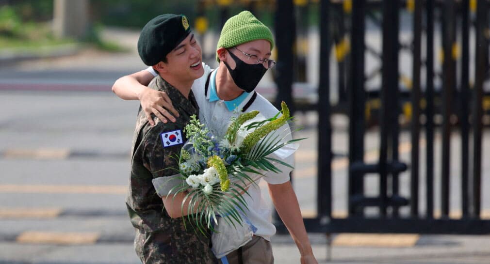 Jin es el primer miembro de BTS que termina su servicio militar