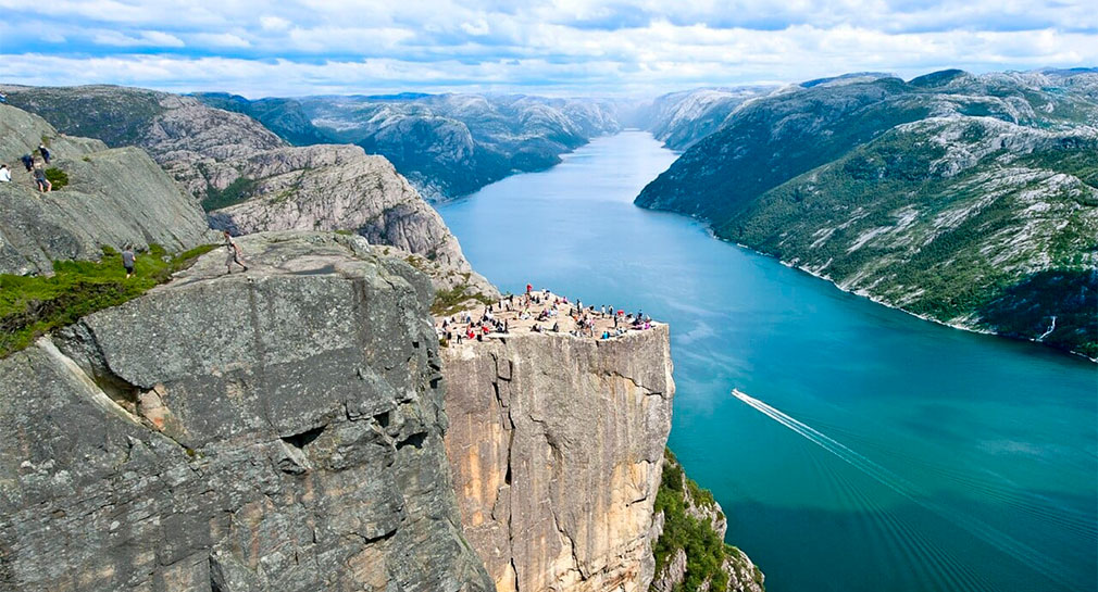 Muere hombre al caer del mismo acantilado donde salta Tom Cruise en ‘Misión Imposible 6’