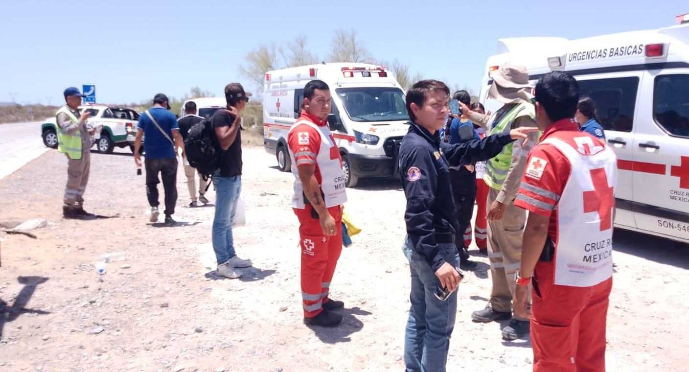 Atienden a pasajeros de autobús que quedó descompuesto en Libramiento de Hermosillo; 3 requirieron atención médica
