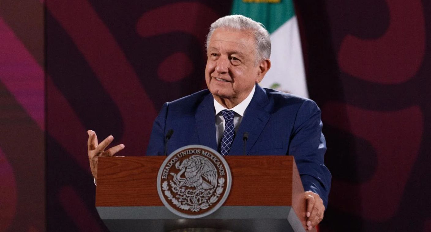 AMLO celebra reducción en precios de combustibles durante su gobierno