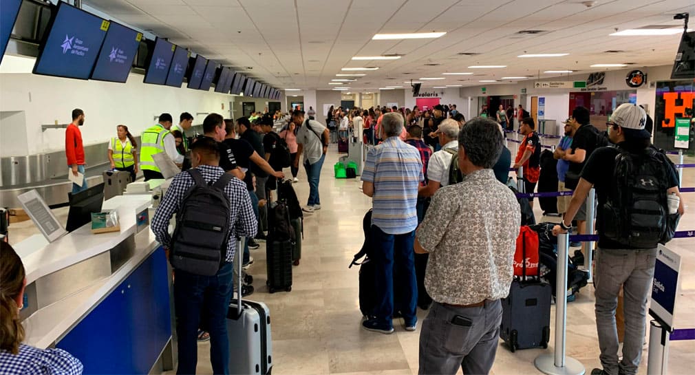 Viajeros quedan varados en Aeropuerto de Hermosillo tras problemas en sistema de aerolíneas por fallas de Microsoft y CrowdStrike