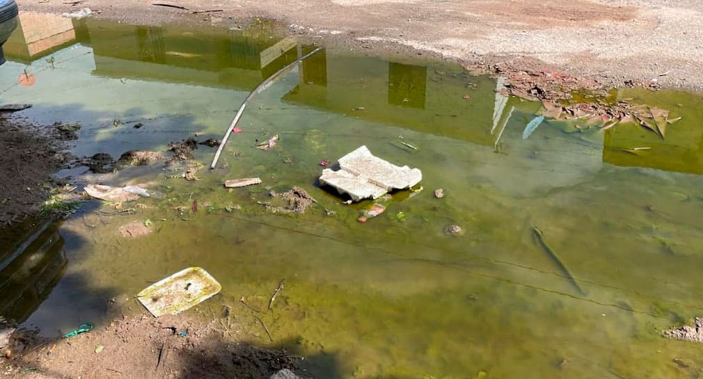 Denuncian vecinos de la colonia Nuevo Hermosillo foco de infección por aguas negras estancadas