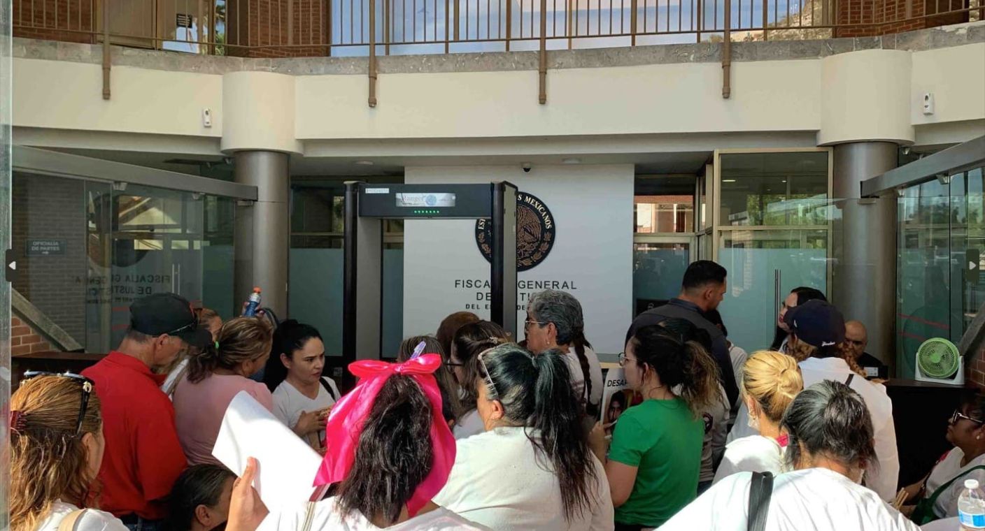 Se manifiestan madres buscadoras de Sonora frente a Fiscalía y denuncian irregularidades en seguimiento de hallazgos