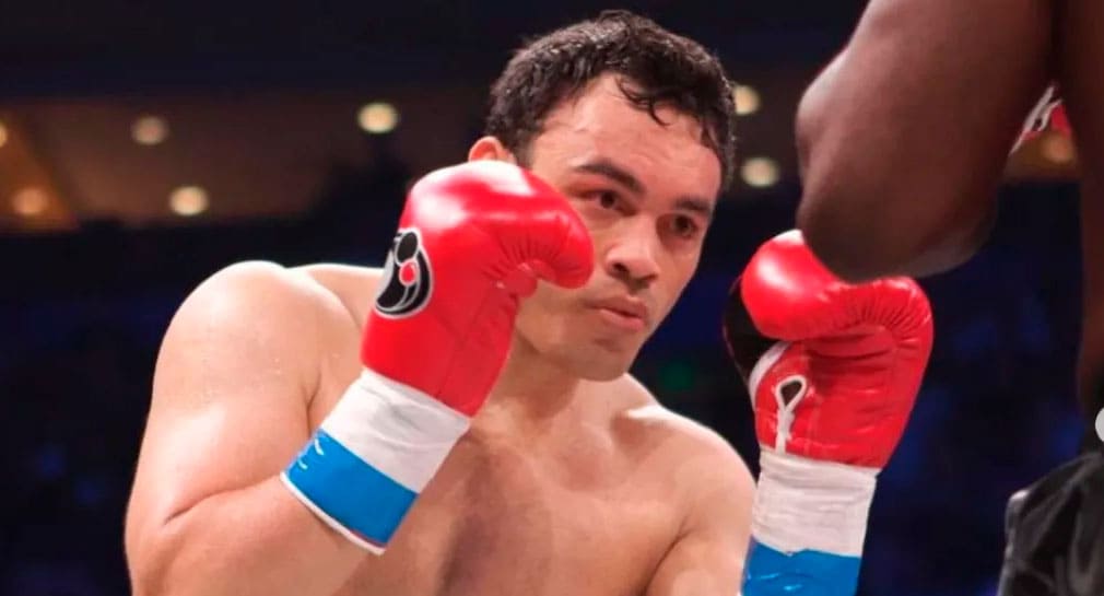 Entre abucheos, Chávez Jr. gana pelea ante Hall tras 31 meses fuera del ring