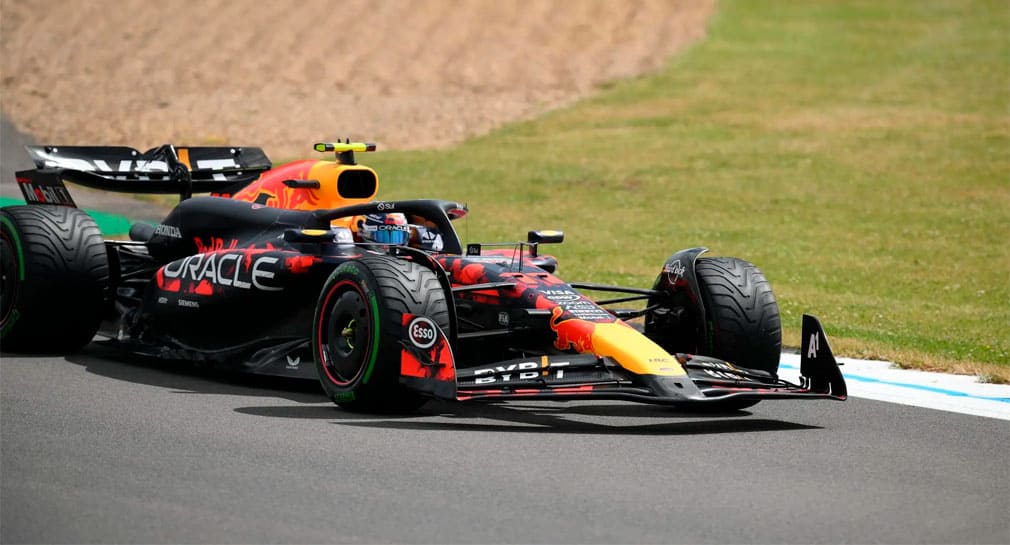 Mal día para ‘Checo’ Pérez en Silverstone, queda en lugar 17; Lewis Hamilton gana el GP