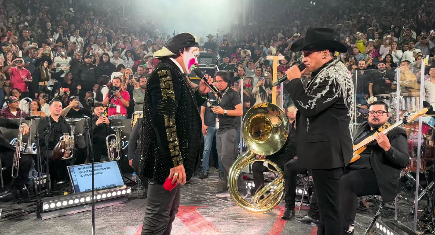 Julión Álvarez y Brincos Dieras improvisan dueto norteño y cantan ‘Los dos amigos’