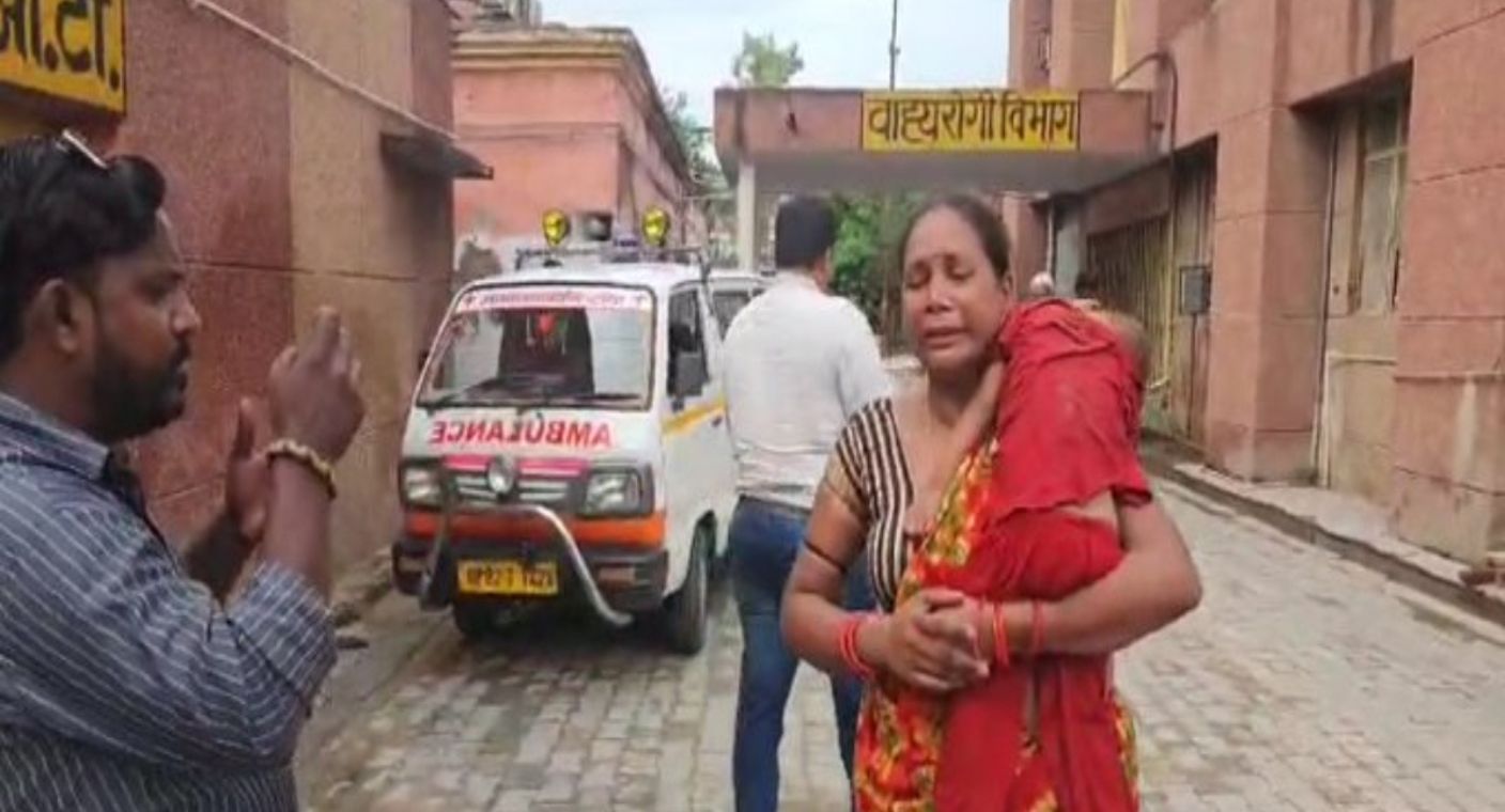 Mueren 87 personas en estampida durante reunión religiosa en la India