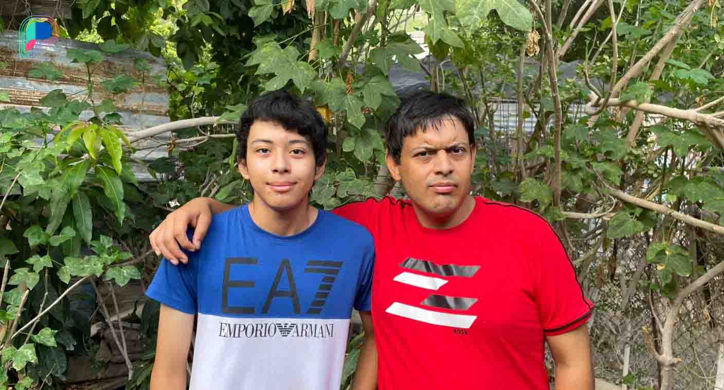 Ofrecen beca a Erick de 15 años para que continúe con sus estudios y apoyo para discapacidad de su hermano Joel de 32 años en Hermosillo