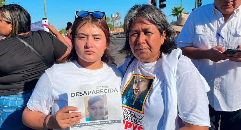 Por desaparición de su hija, madre cierra bulevar en el Centro de Hermosillo; pide respuesta de autoridades