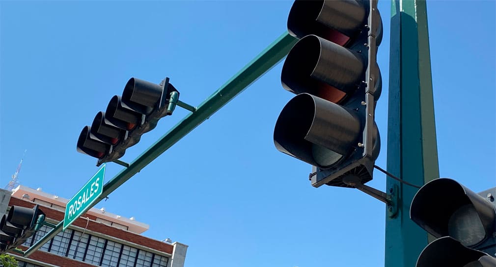 Peatones reportan fallas en semáforos de Rosales y Serdán en Hermosillo, les dificulta cruzar la calle