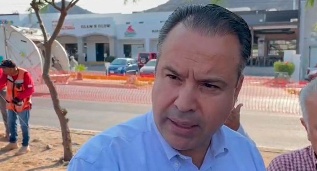 Visita ‘Toño’ Astiazarán en hospital a policía que resultó herido en enfrentamiento en Hermosillo