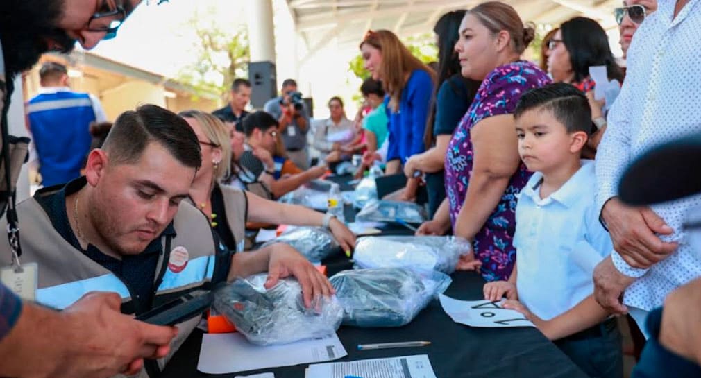 Entrega de uniformes escolares gratuitos lleva avance del 70% en Sonora: Alfonso Durazo