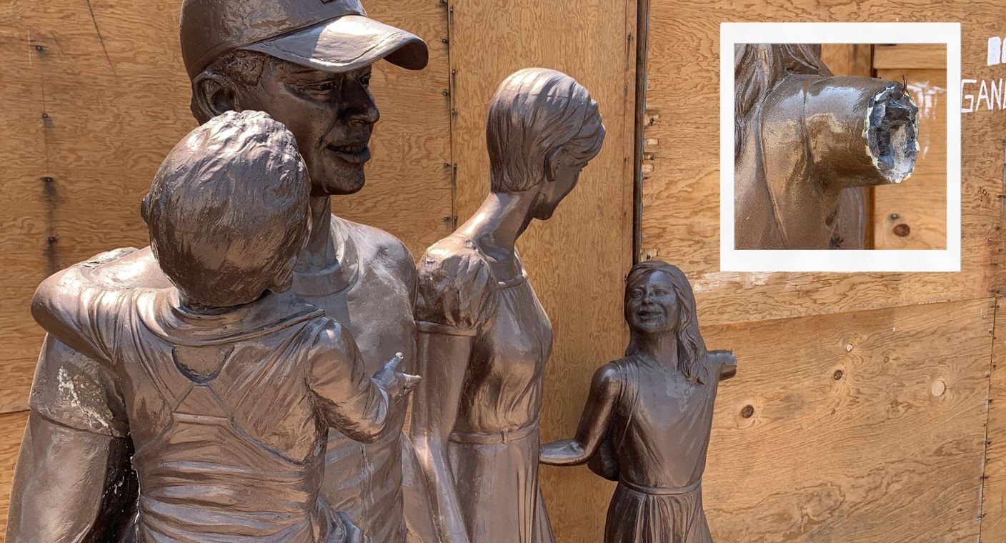 Vandalizan escultura ‘Compras en familia’ en Mercado Municipal de Hermosillo