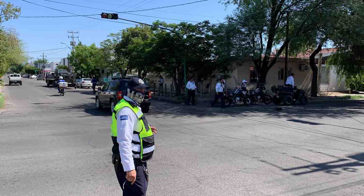 Conductora se pasa semáforo en rojo y provoca accidente en Hermosillo