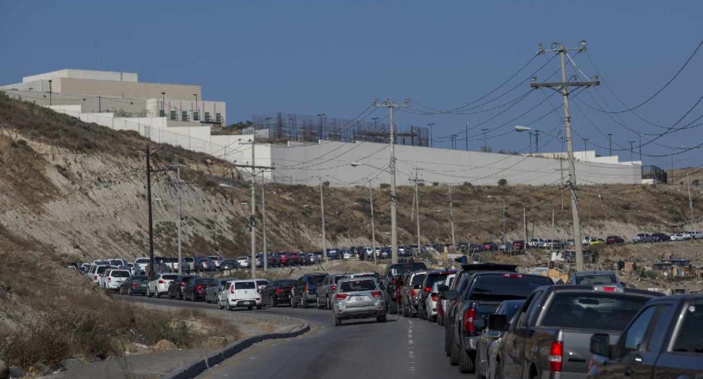 Falla en sistemas de Microsoft provoca largas filas en cruces fronterizos México-Estados Unidos