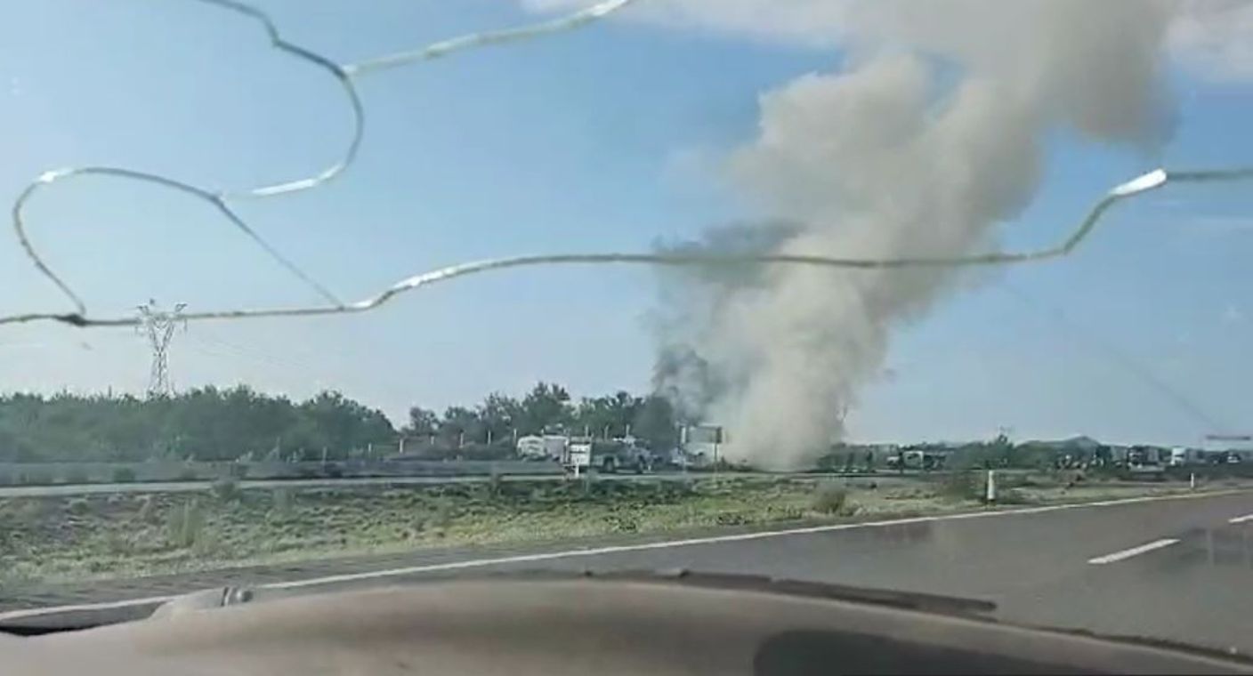Se incendia tractocamión en carretera Hermosillo-Benjamín Hill en Sonora; fue causado por corto circuito: SSP
