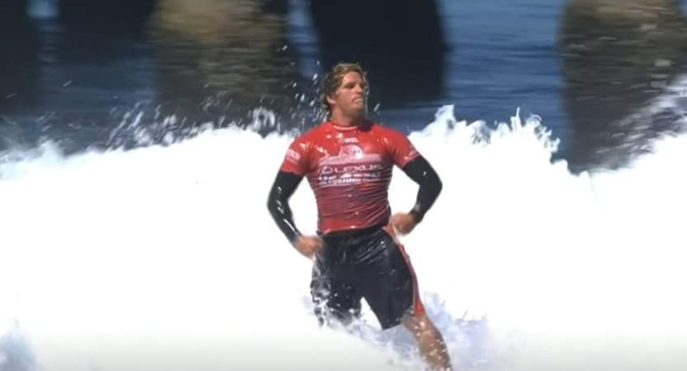 Alan Cleland es el primer surfista mexicano en llevarse el trofeo del US Open de Surf