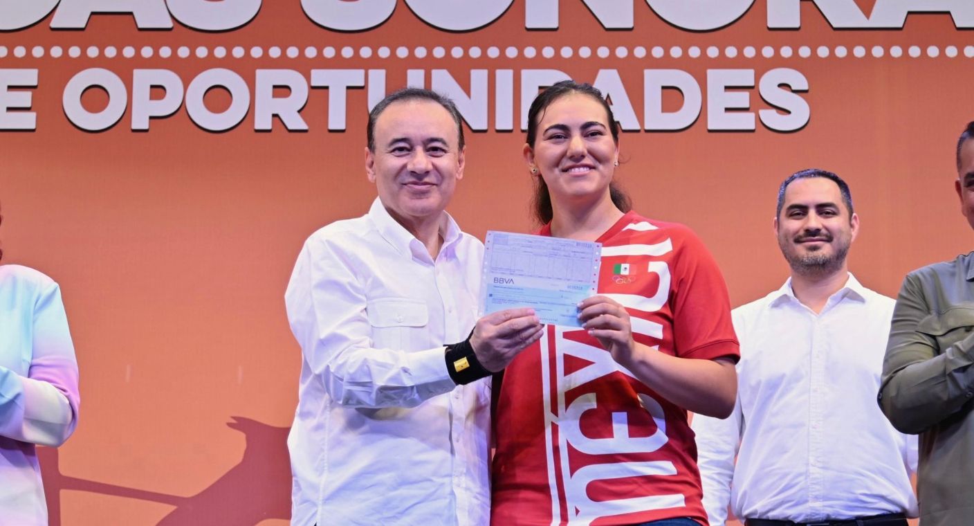 Entregan 452 becas a deportistas ganadores de medallas nacionales de Codeson en Hermosillo