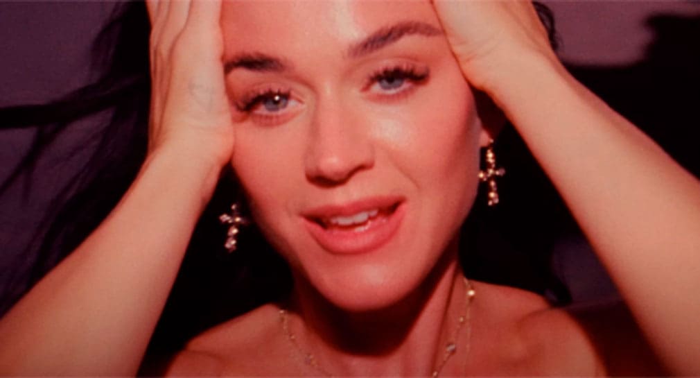 Investigan impacto ambiental por video musical de Katy Perry en isla de España