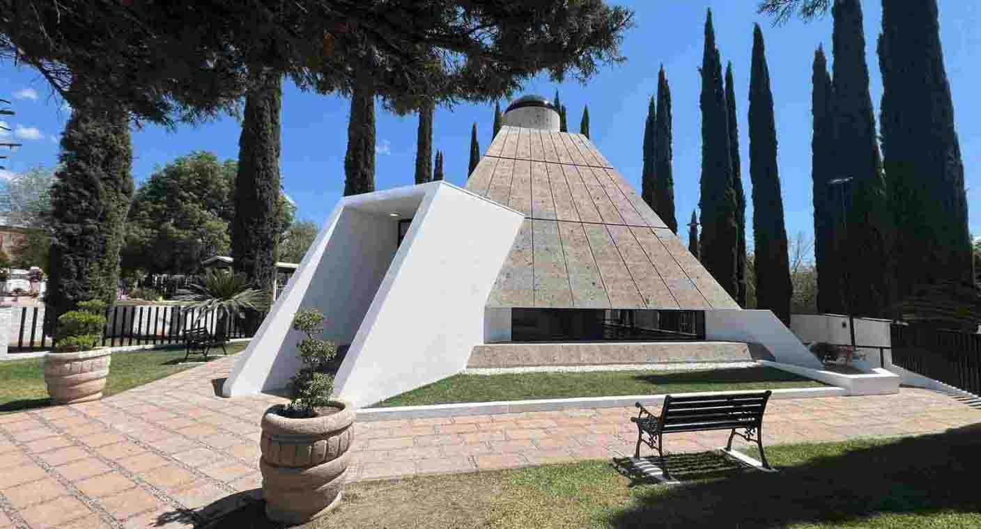 Remodelan mausoleo Luis Donaldo Colosio Murrieta y Diana Laura Riojas en Magdalena, Sonora