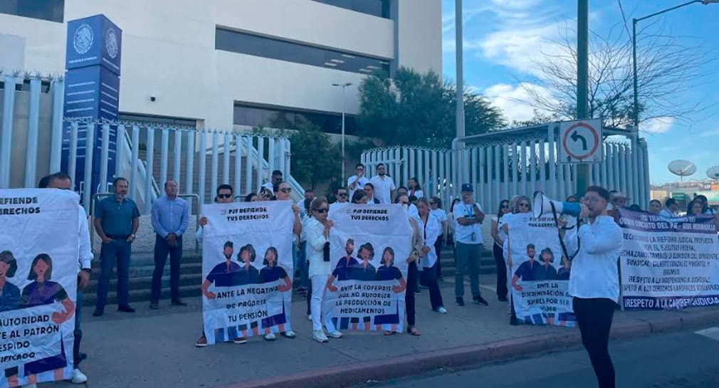 Se manifiestan trabajadores del Poder Judicial en Hermosillo contra reforma de AMLO