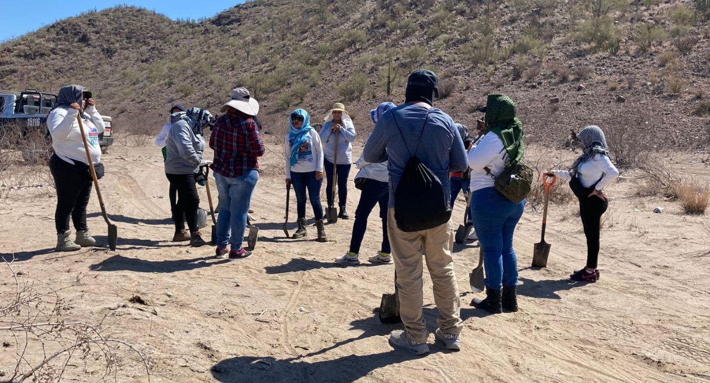 Buscadoras hallan restos óseos dentro de fosa en poblado Miguel Alemán, Sonora