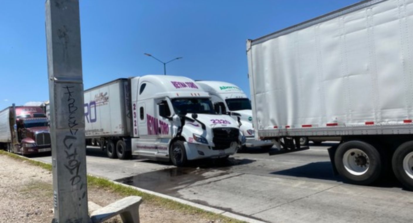 Se registra accidente triple de tráileres al sur de Hermosillo