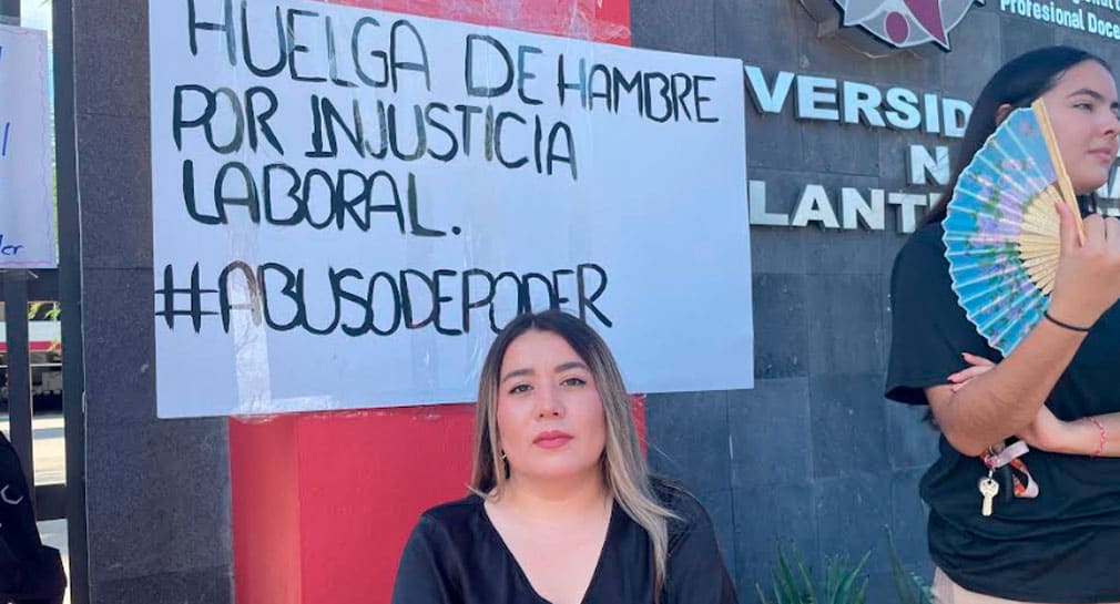 Con huelga de hambre se manifiesta maestra de UPN en Hermosillo y denuncia abuso de poder; directora de institución llama al diálogo