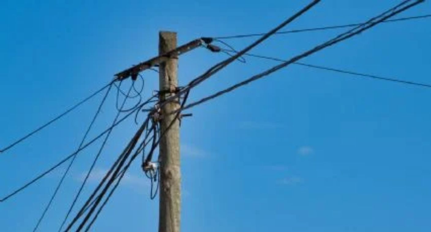 Hombre cae desde 3 metros de altura tras sufrir descarga eléctrica en Centro de Hermosillo