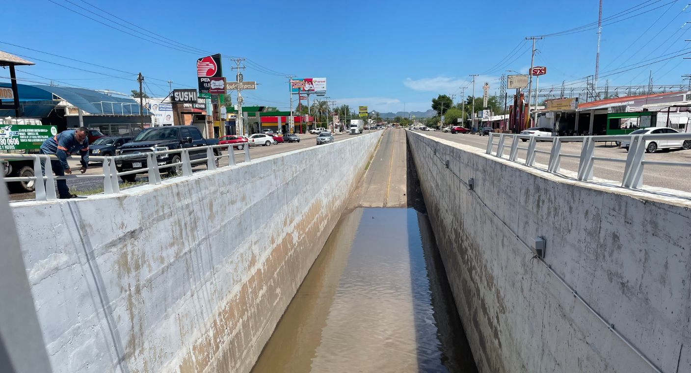 Cierran puente deprimido de San Pedro El Saucito por inundación tras fuertes lluvias