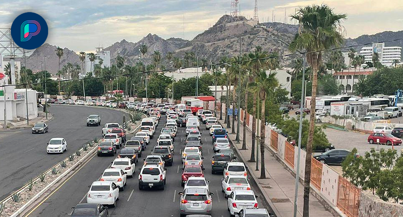 Hasta una hora aumentó el tráfico en horas pico por las mañanas en Hermosillo; es por ‘autos chocolate’: Policía Municipal