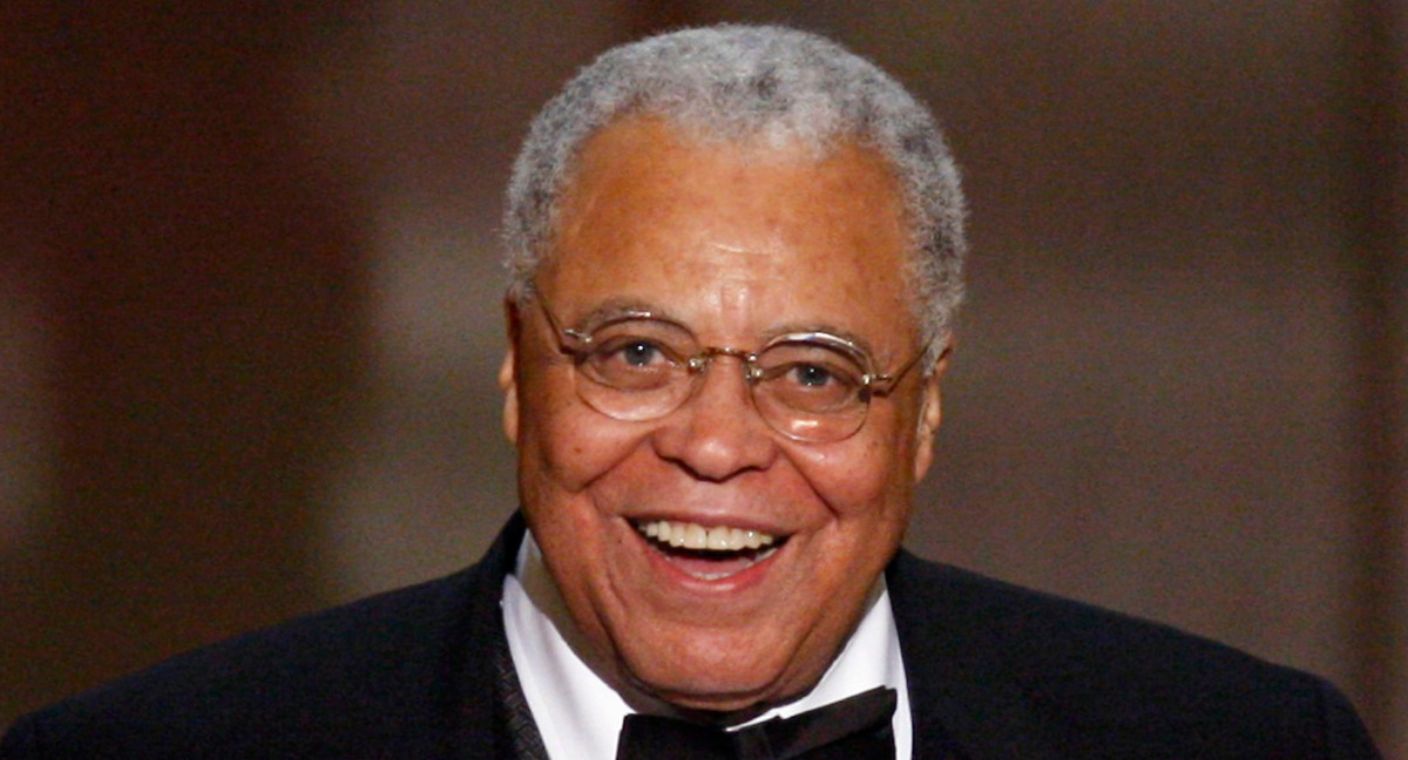 Muere a los 93 años James Earl Jones, voz de Darth Vader en ‘Star Wars’ y Mufasa en ‘El Rey León’