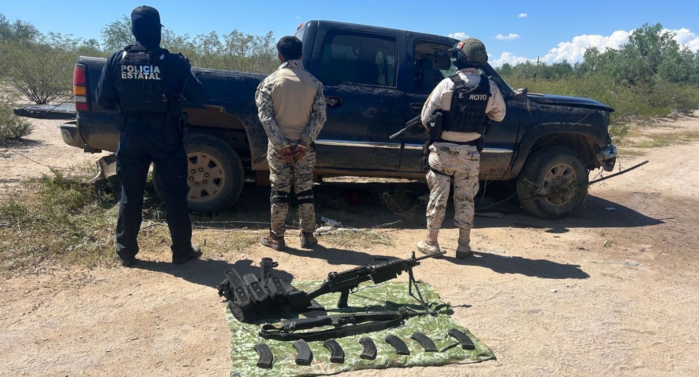 Detienen a una persona y aseguran vehículo y armas de uso militar durante operativo en Santa Ana, Sonora