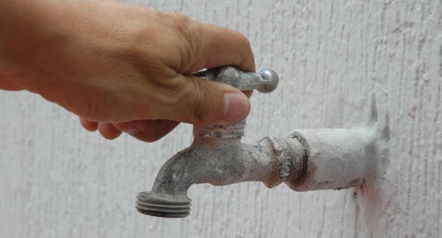 Se quedan sin agua ciudadanos de colonia Solidaridad en Hermosillo por reparación de fuga