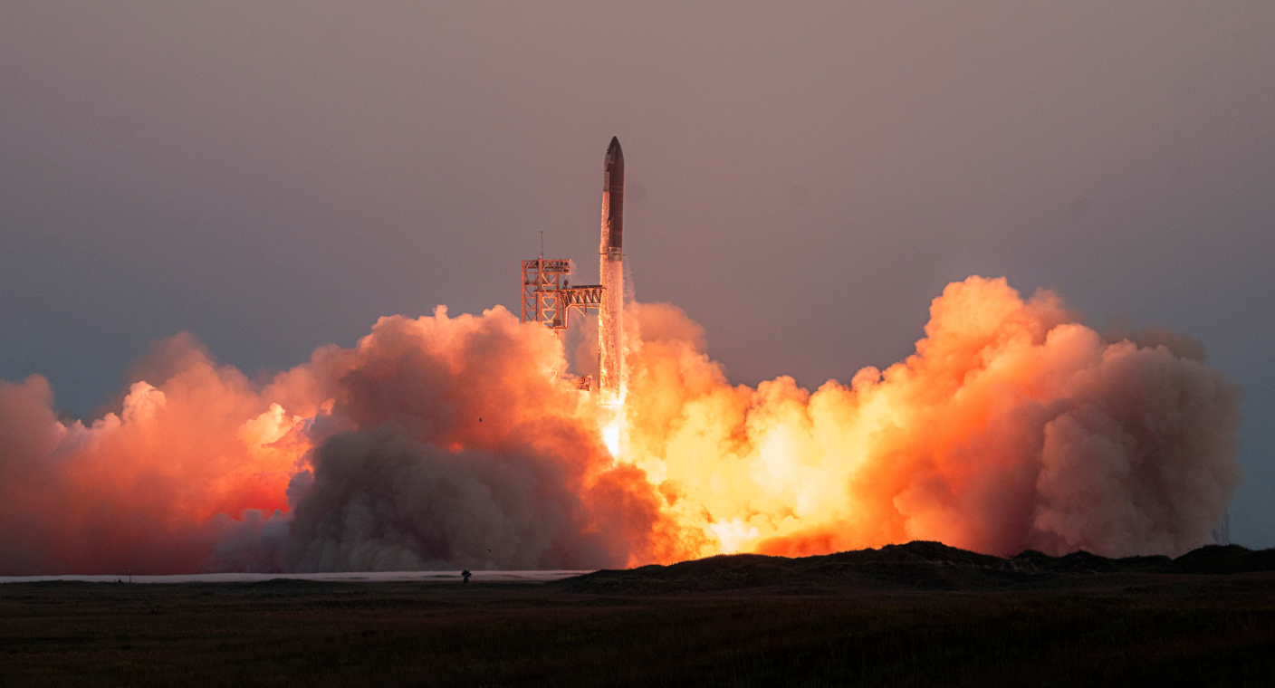 (VIDEO) SpaceX concluye exitosamente prueba de cohete que llevaría humanos a marte