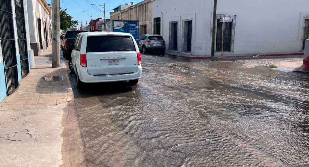 Gran fuga de agua se registra en el Centro Histórico de Hermosillo
