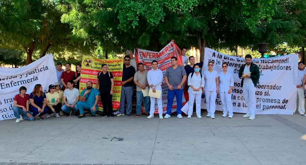 Se manifiestan trabajadores del Hospital General e Infantil para exigir