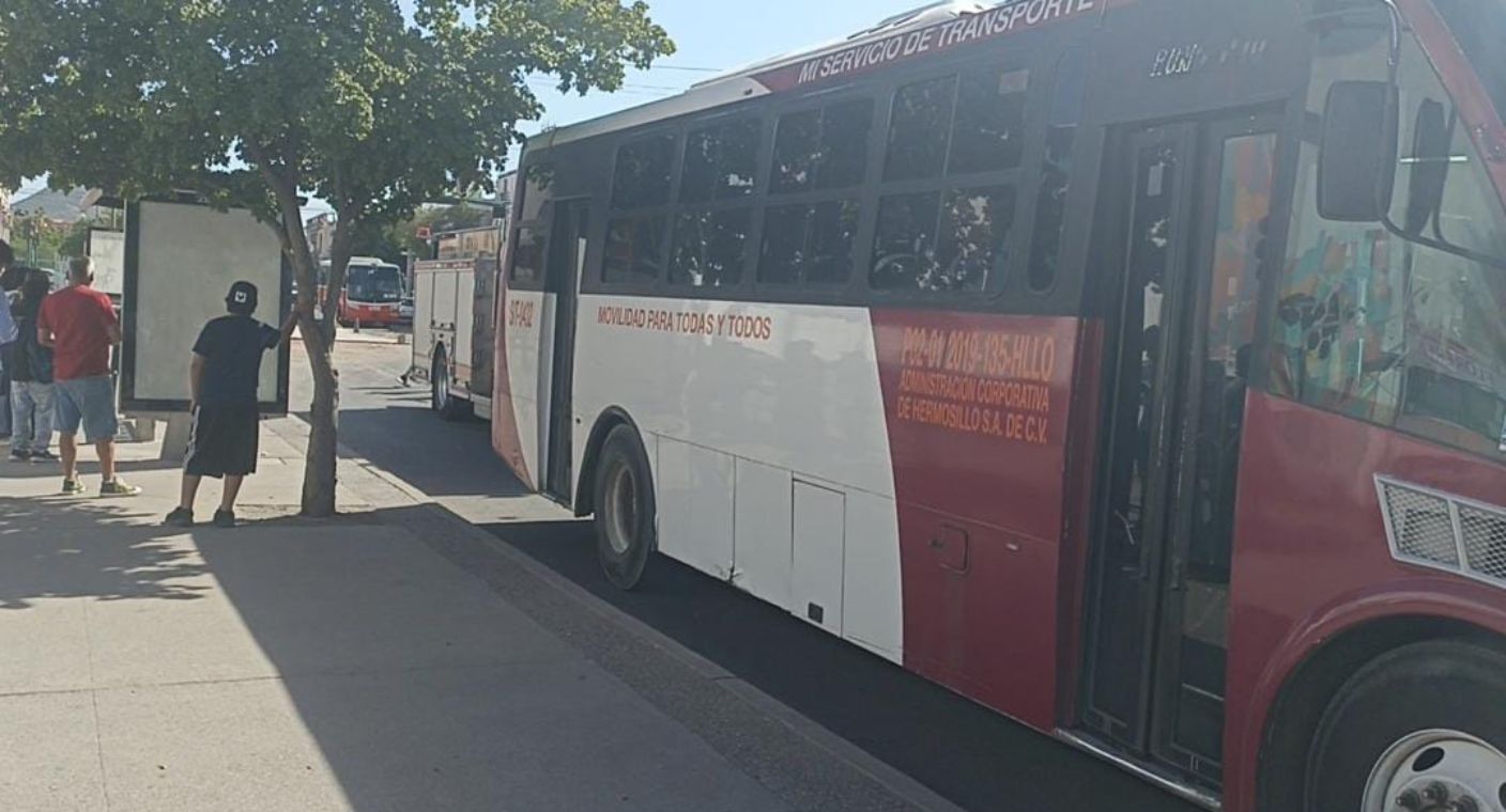 Accidente de camión deja tres lesionados en el centro de Hermosillo