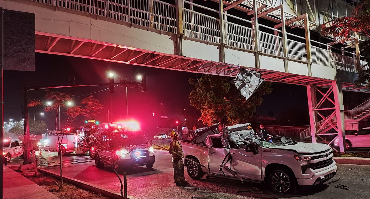 Se Estrella Tr Iler Nodriza Con Puente Peatonal En Hermosillo Veh Culos Quedaron Con Fuertes