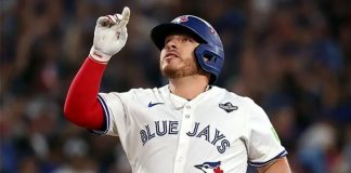 Alejandro Kirk se convierte en el primer mexicano en conectar un Home-run en Serie Mundial de Beisbol