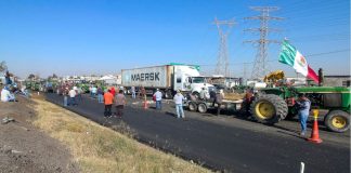 Se manifiestan productores de maíz y cierran con cadenas oficinas de Segob y bloquean carreteras en CDMX